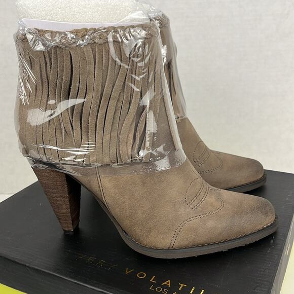 Very Volatile Taupe Booties Shakee Western Cowboy Sz 8.5 Boots Heels Fringe Stud - Picture 1 of 10